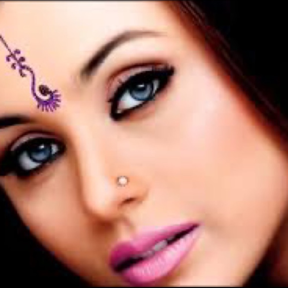 7 Beautiful Long forehead Bindis in Multi-Colors - Picture 5 of 6